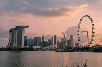 Para solicitar la nacionalidad en Singapur necesita tener más de 21 años - crédito Europa Press