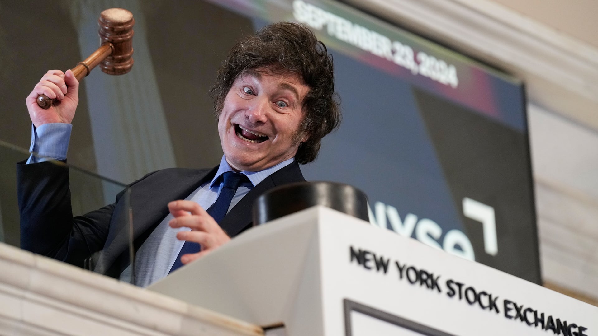 Javier Milei cuando tocó la campana en Wall Street, (New York, Estados Unidos)