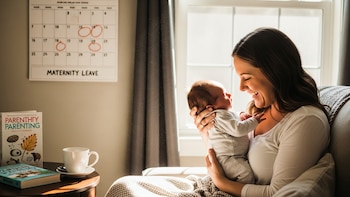 Demanda ante la Corte busca ampliar licencia de maternidad a 6 meses: “Los derechos de los niños deben prevalecer”