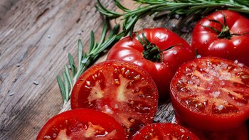 Qué pasa si comes tomate