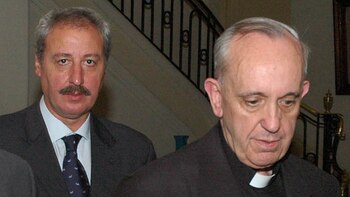 Guillermo Oliveri junto a Jorge Bergoglio en el pasado (NA)