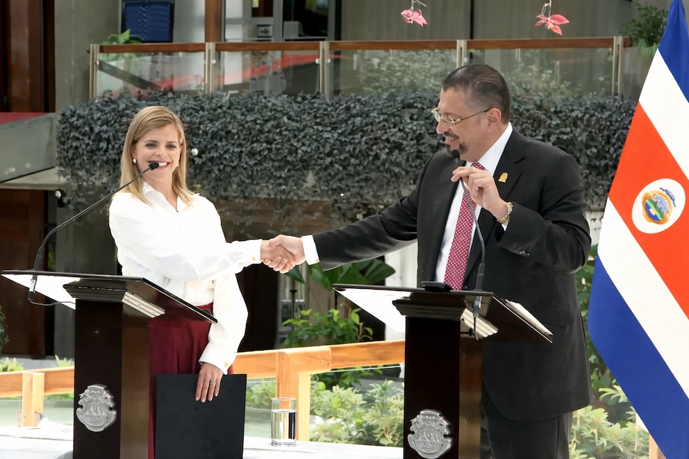 Rodrigo Chaves nombra a Laura Fernández como ministra de Presidencia para coordinar transición gubernamental