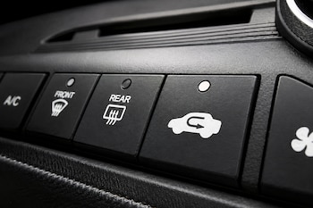 El botón de recirculación de un coche (Getty Images / iStockphoto)