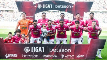 Cristal vistió camiseta en homenaje a la lucha del cáncer de mama.