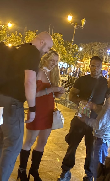 Britney Spears pasea por la