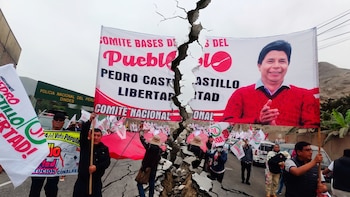 El partido de Pedro Castillo, que se separa de JP para las elecciones regionales, podría desaparecer por conflictos internos