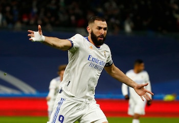 Soccer Football - LaLiga - Real Madrid v Atletico Madrid - Santiago Bernabeu, Madrid, Spain - December 12, 2021 Real Madrid's Karim Benzema celebrates scoring their first goal REUTERS/Javier Barbancho