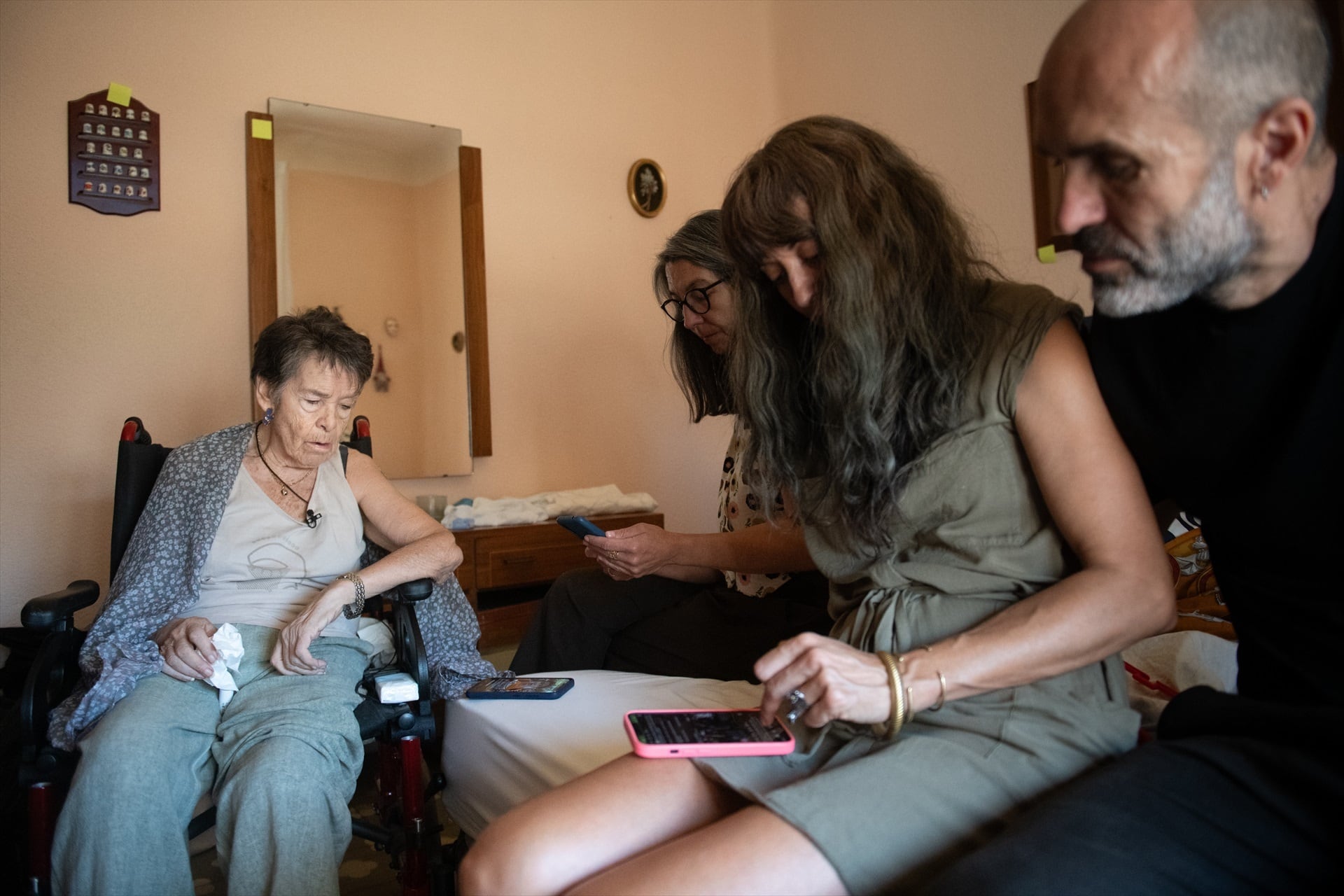 Maricarmen minutos antes de ser desahuciada. (Fernando Sánchez / Europa Press)