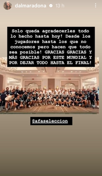 Captura de pantalla de una historia de Instagram que muestra el perfil de Dalma Maradona, un mensaje de agradecimiento y una foto grupal de futbolistas
