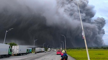El volcán Mayon expulsó ceniza en Filipinas y obligó a evacuar a más de 300 familias