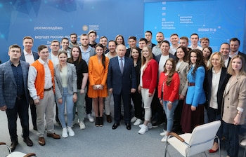 Putin se reúne con jóvenes