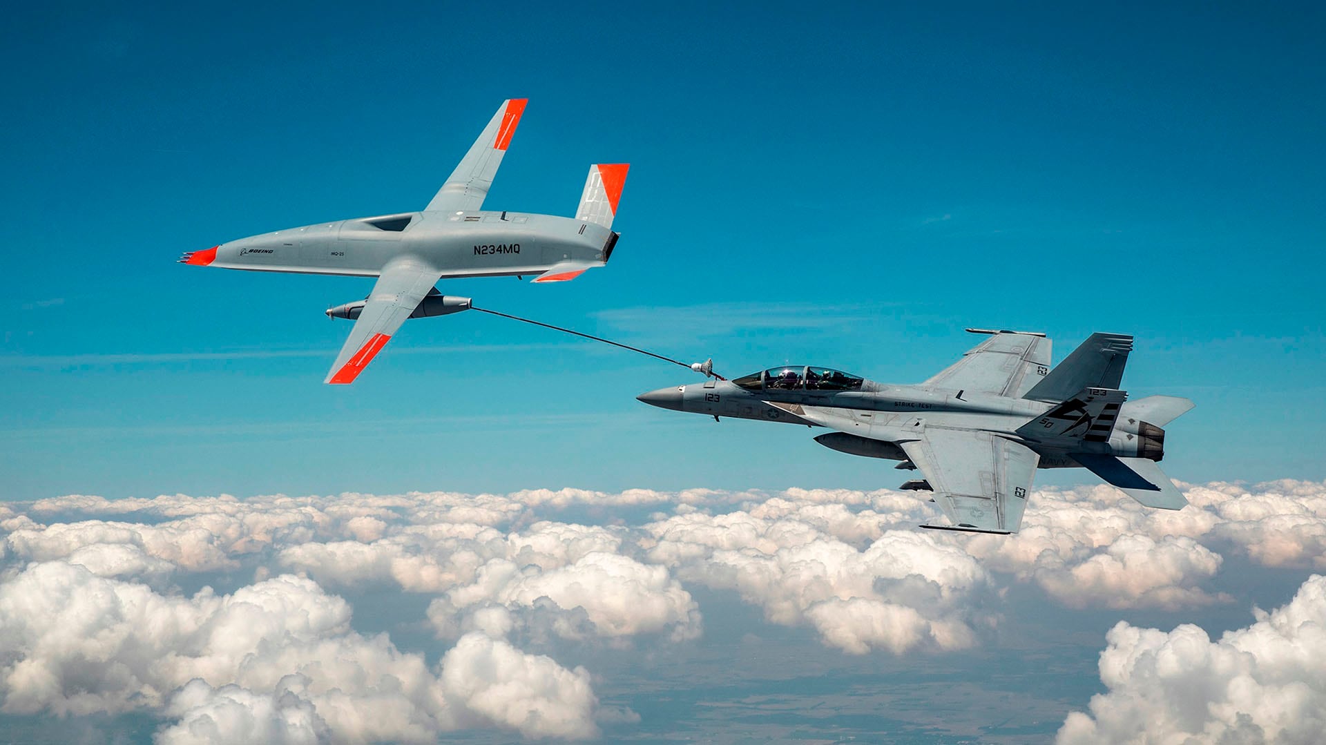 Los cazas de sexta generación operarán en conjunto con drones autónomos y se espera que la Fuerza Aérea adquiera hasta mil unidades en 2030 (Kevin Flynn/Boeing/EFE)