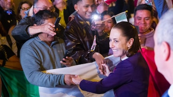 La efusiva recepción de mexicanos a Claudia Sheinbaum en España: “El corazón de México late fuerte en cualquier rincón”, dice la presidenta