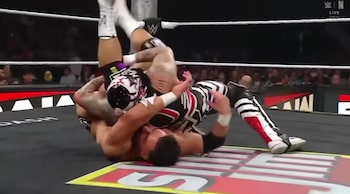 La dupla dominante se perfila como amenaza real tras imponerse en combate de parejas.