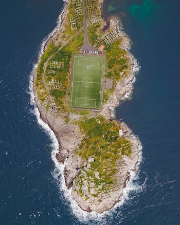 Un campo de fútbol que