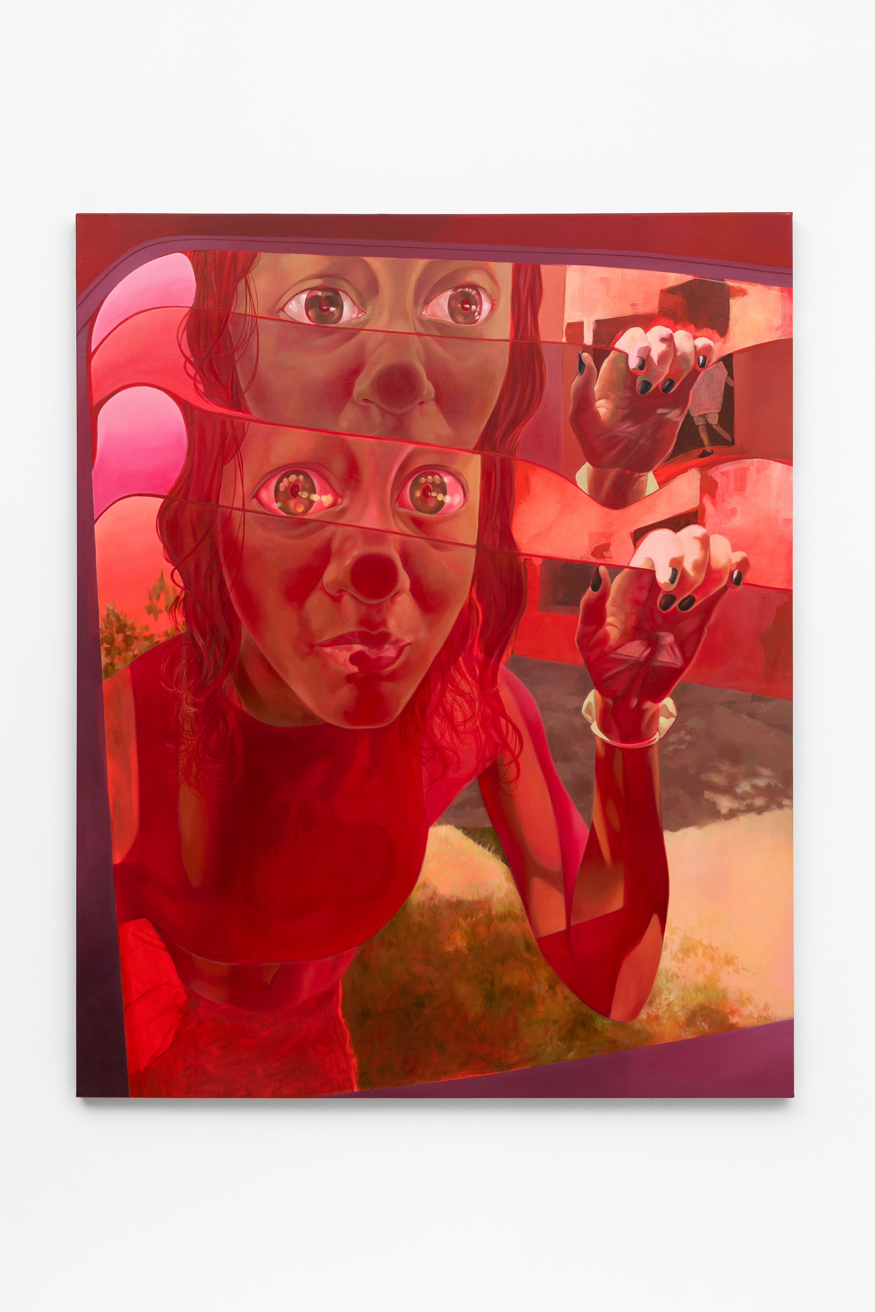 En varios retratos, los ojos se cargan de una expresividad potente y parecen querer captarlo todo, con cierta familiaridad al anime