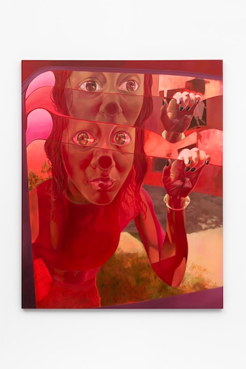 En varios retratos, los