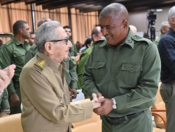 Las autoridades detuvieron a tres sospechosos en el operativo posterior a la agresión contra el alto oficial cubano. (Imagen retomada del gobierno de Cuba)