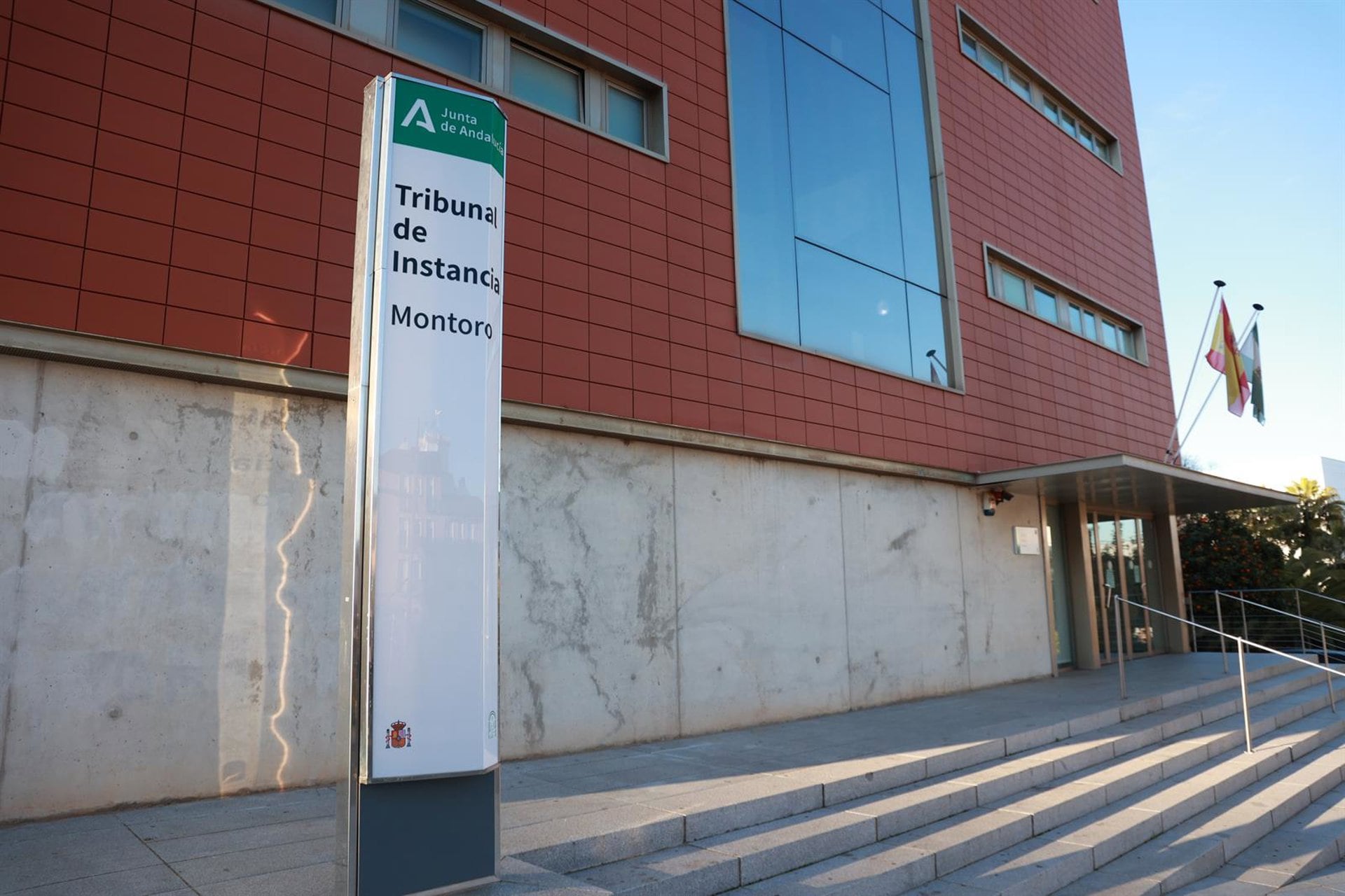 Rechazada personación de ayuntamientos de Huelva y Punta Umbría, y admitidas HazteOir.org y Manos Limpias