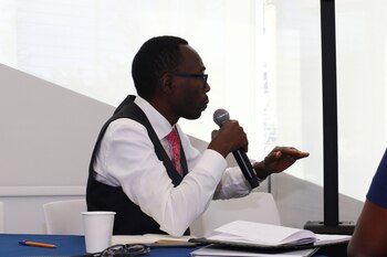 Elijah Munyi, de la Universidad