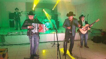 Lejos de reconocer virtudes en