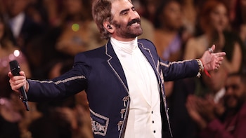 ¿Alejandro Fernández se equivocó al entonar el Himno Nacional? Así fue la interpretación de “El Potrillo” en el Mundial 2026