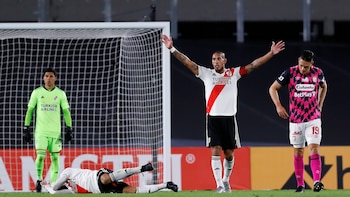 La noche en que Santa Fe perdió ante River Plate por la Copa Libertadores: el equipo argentino jugó con un arquero improvisado y sin banco de suplentes