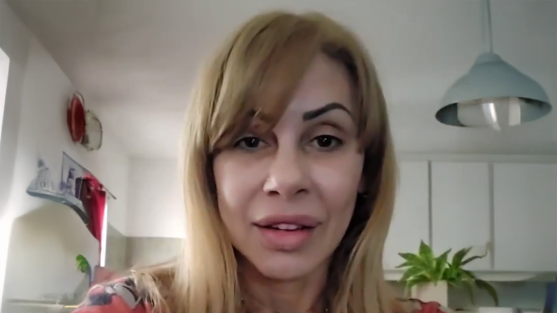 Mónica Farro acusó a Sol Pérez de actuar con dos caras y exigió una disculpa pública por el episodio ocurrido en el camarín