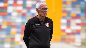 “Héctor Cúper quiere un ‘6’ y Universitario tiene que poner la plata”: se filtró el conflicto económico en la ‘U’ para fichar jugadores