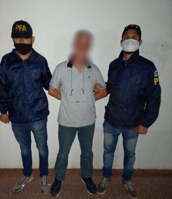 Uno de los detenidos es