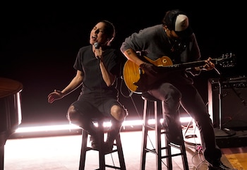 Lady Gaga canta "Hold My