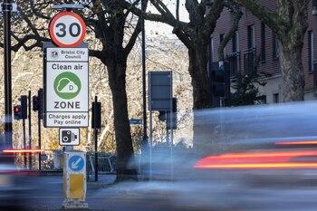 El informa "Driving to Clean