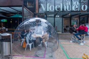 07/11/2020 Coronavirus.- Colombia suma 5.911 contagios de coronavirus en las �ltimas 24 horas.
Colombia roza los 1,3 millones de casos de coronavirus al haber a�adido 9.103 contagios nuevos a su balance este s�bado que sit�an el total de casos detectados en lo que va de pandemia en 1.299.613, seg�n datos del Ministerio de Salud.
POLITICA
DANIEL GARZON HERAZO / ZUMA PRESS / CONTACTOPHOTO