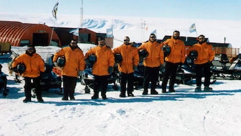 La expedición izó por segunda