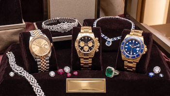 Dian remata joyas, relojes y piedras preciosas: cómo participar en la subasta virtual hasta el 23 de octubre