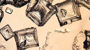 La halita es un cristal