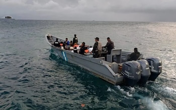 La embarcación Mister Jim partió desde La Ceiba hacia Puerto Lempira, una ruta vital para la conectividad marítima en el litoral norte hondureño. (Foto: destacada)