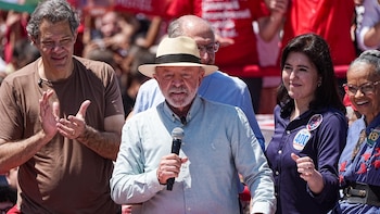 Lula cuestionada el pasado laboral de Flávio Bolsonaro y le acusa de ser elegido por el crimen organizado