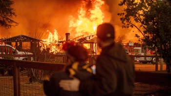 Cómo pedir ayuda de hasta USD 1000 si perdiste tu trabajo por los incendios en Los Ángeles