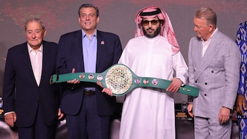 Julio César Chávez acusa a Turki Al Sheikh de “echar a perder” el boxeo mundial