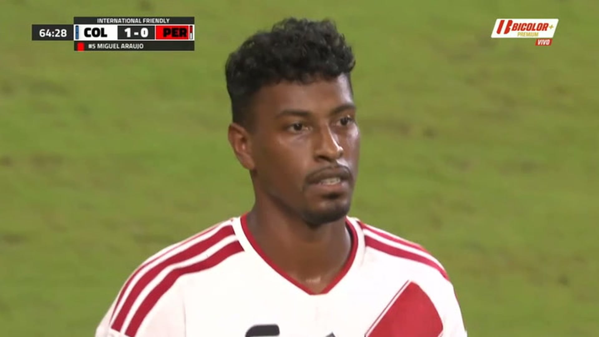 Miguel Araujo vio la tarjeta roja en el Perú vs Colombia por amistoso FIFA. Crédito: Captura