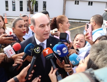El ministro de Economía y Finanzas, Felipe Chapman, dijo que durante años se burlaron los controles del sistema tributario. (MEF)