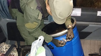 Les incautaron armas blancas y drogas a los barras de River que viajaban a Bolivia para ver el debut del equipo en la Copa Sudamericana