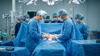Esperar un trasplante renal puede costarle más al sistema de salud que la cirugía
