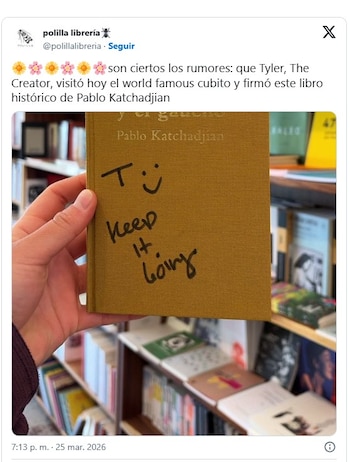 La visita de Tyler, The Creator a la librería Polilla incluye la firma de un libro y el reconocimiento al valor de los formatos físicos (X)
