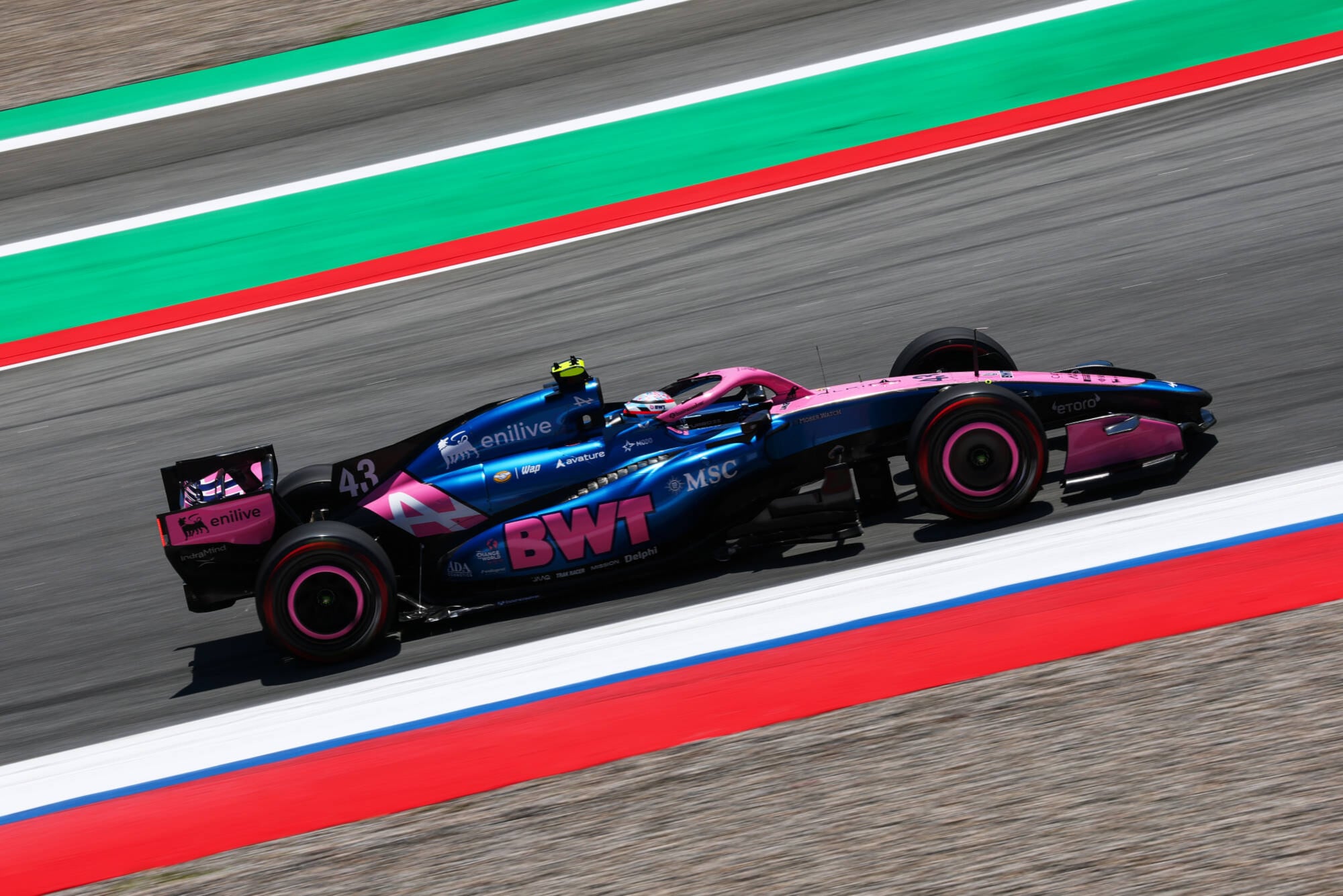 Colapinto sumó puntos en cuatro de las siete fechas disputadas y en Miami logró su mejor resultado en la F1: sexto puesto (Photo by Clive Mason/Getty Images)