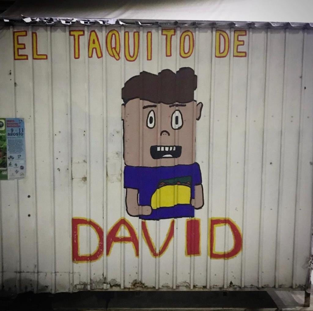 Un puesto ilustrado por la artista independiente Taquito Jocoque fue
