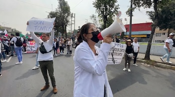 El contingente partió del Centro Médico Nacional Siglo XXI y llegó a las oficinas del SNTSS en la Condesa, donde una propuesta para integrar una comisión de cinco personas no fue aceptada.
