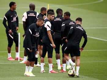 Soccer Football - Paris St