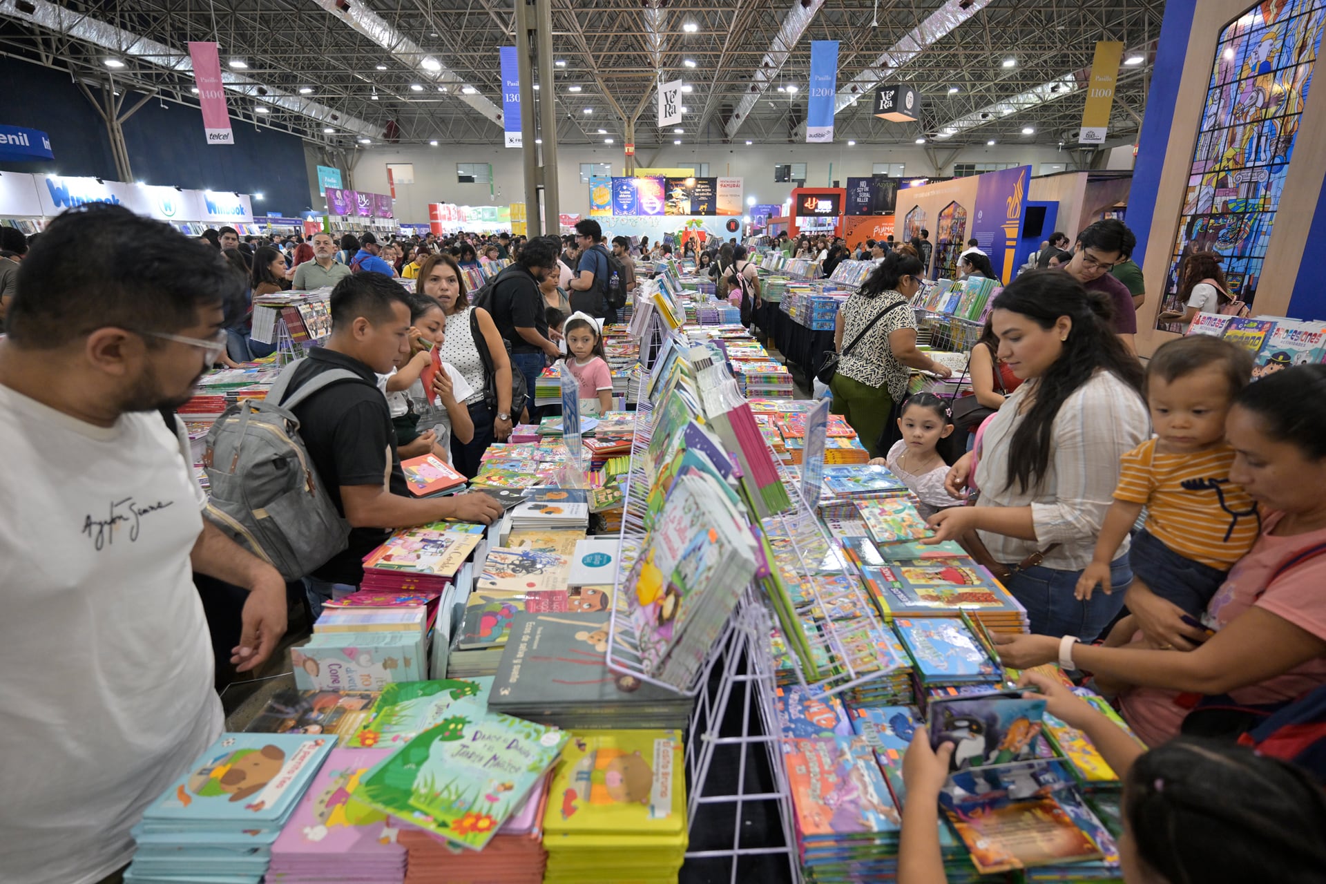La edición 34 de la Feria Internacional del Libro (FIL) de Monterrey, México (EFE/Miguel Sierra)